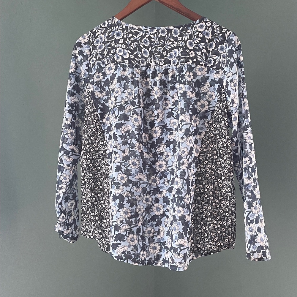 Floral blue and white  Top JJill - Picture 2 of 4